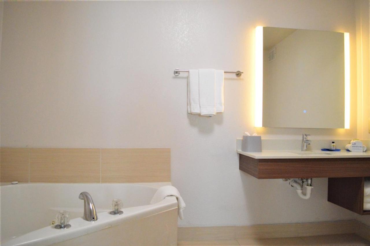Holiday Inn Express & Suites Batesville By Ihg Екстер'єр фото