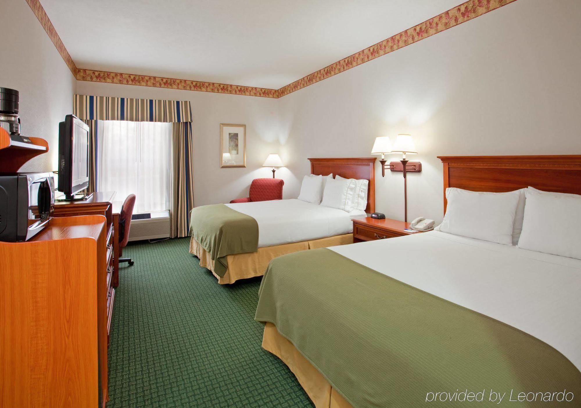 Holiday Inn Express & Suites Batesville By Ihg Номер фото
