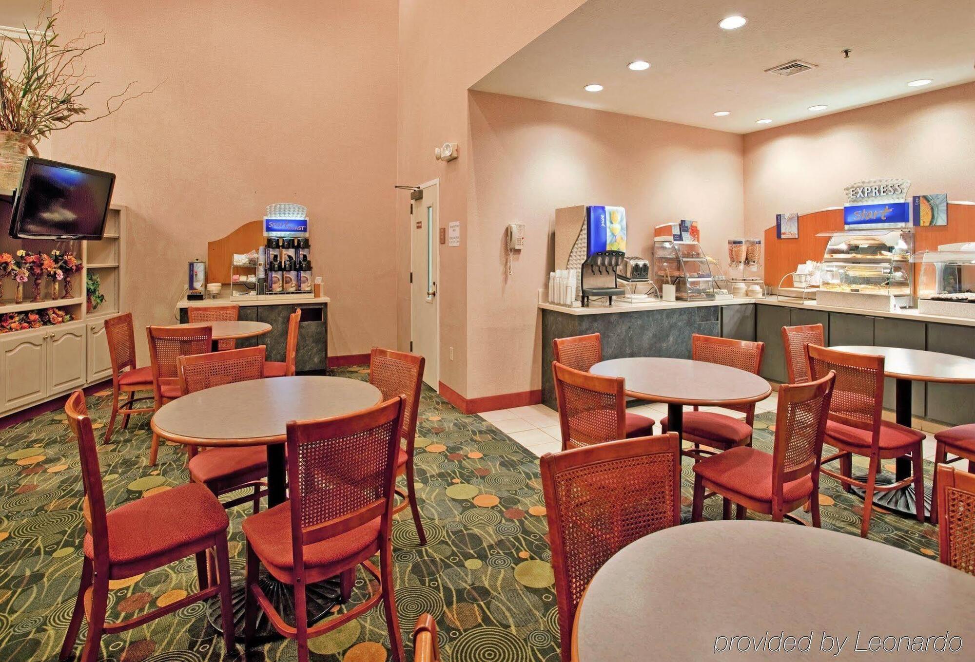Holiday Inn Express & Suites Batesville By Ihg Екстер'єр фото