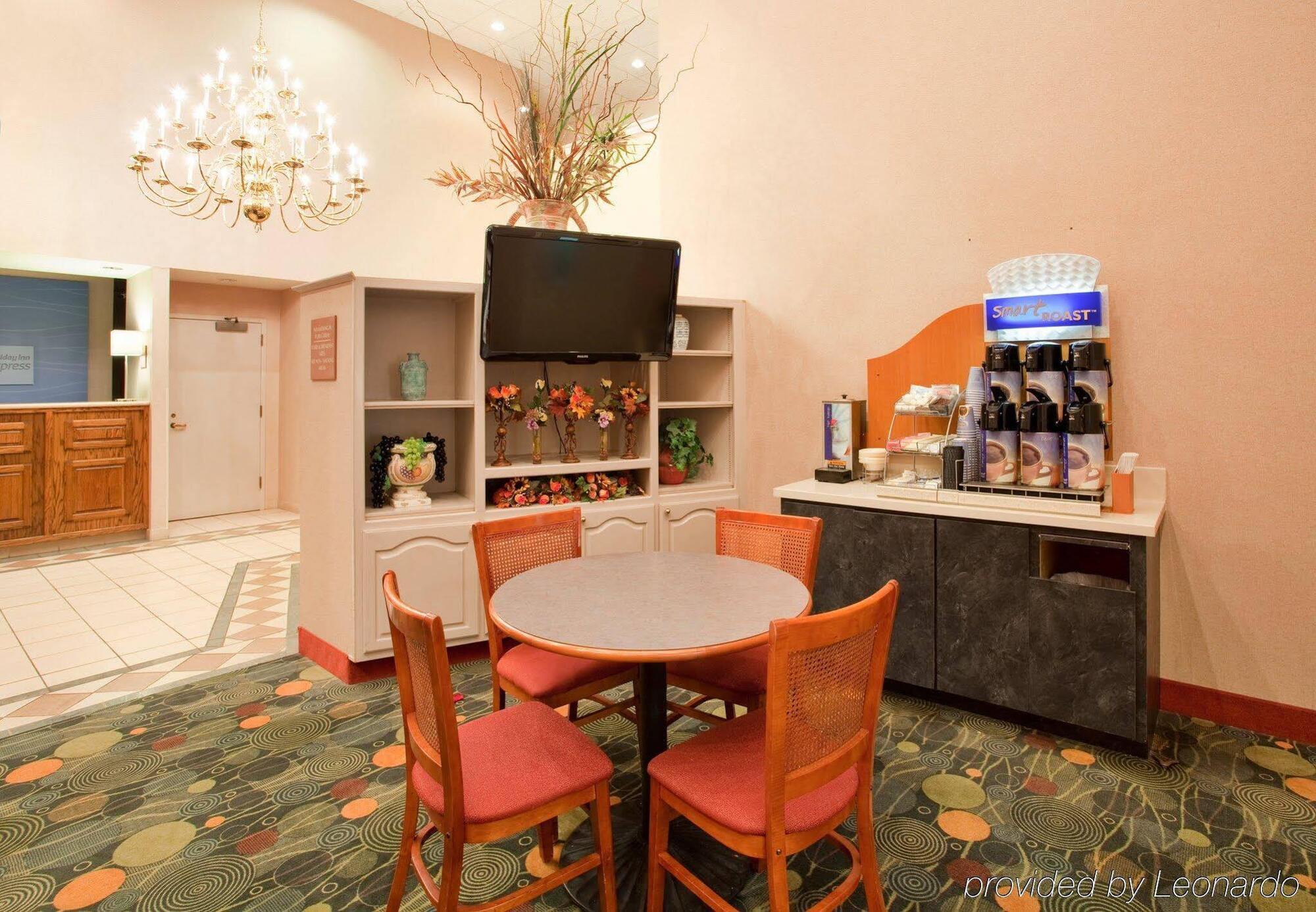 Holiday Inn Express & Suites Batesville By Ihg Екстер'єр фото